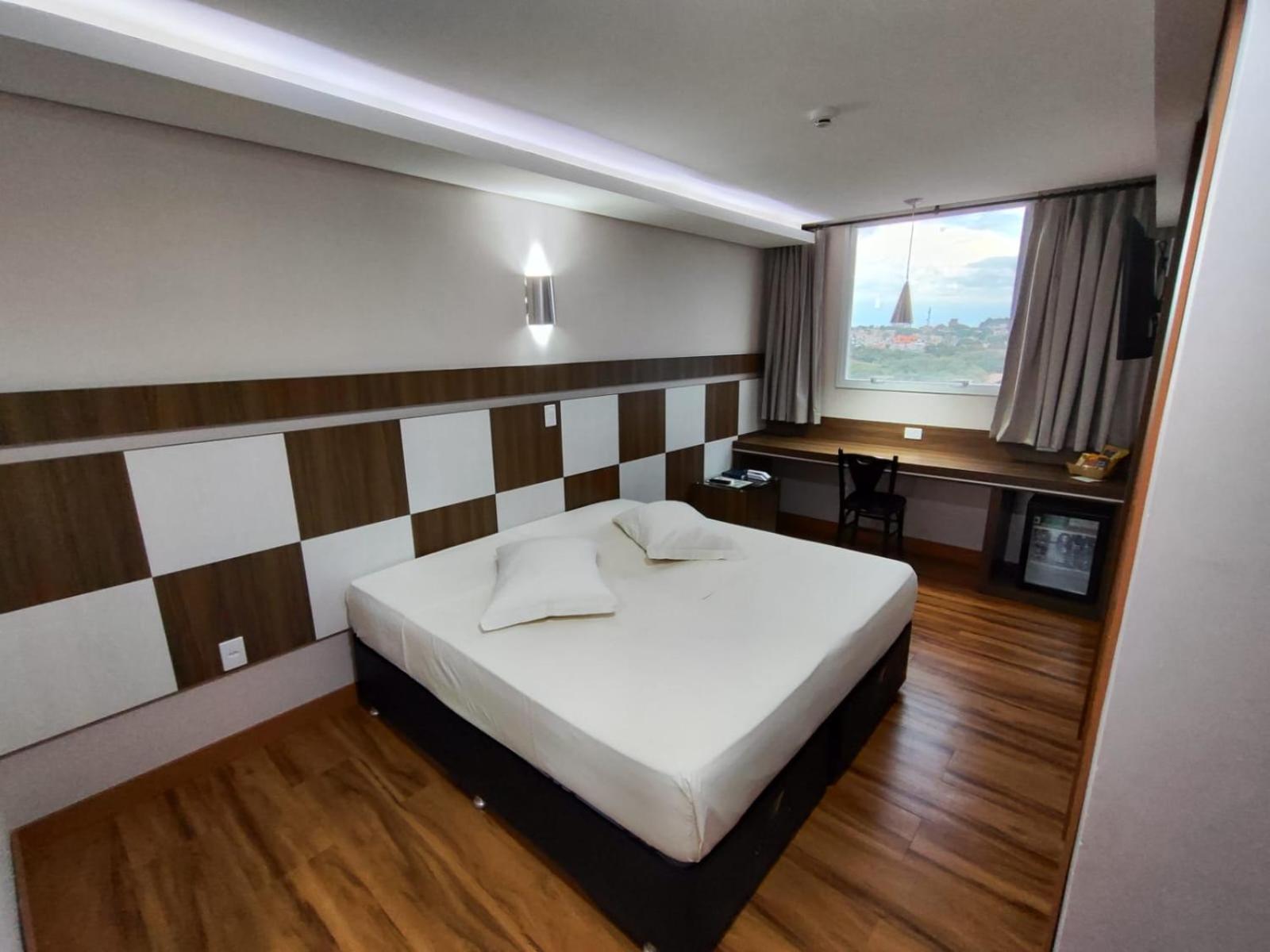 Hotel Maestro Executive Toledo Толедо Экстерьер фото